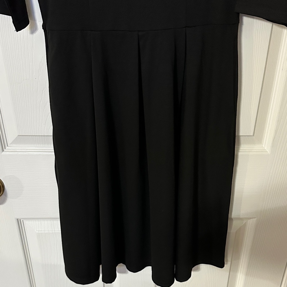 Women’s medium Black 3/4 Sleeve Swing Dress w/POCKETS BNWT - Picture 4 of 9